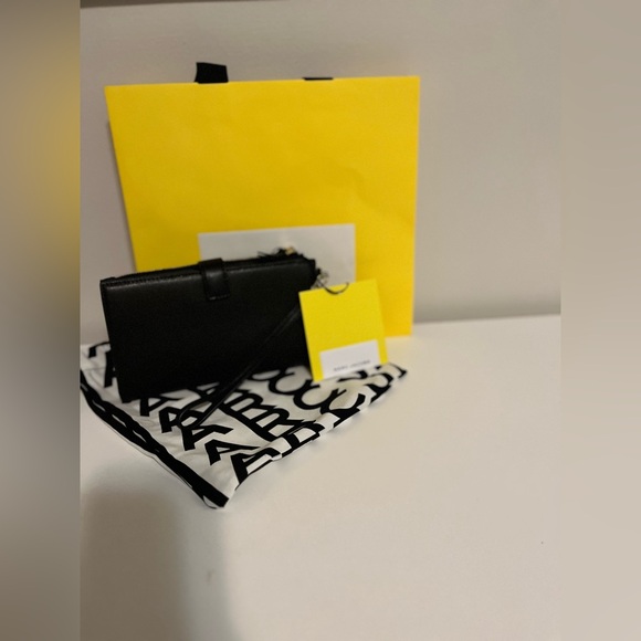 BNWT MARC JACOB’S WRISTLET WALLET - Picture 8 of 8